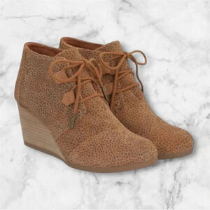 Tom’s Kala tan mini cheeta lace up ankle booties nwob